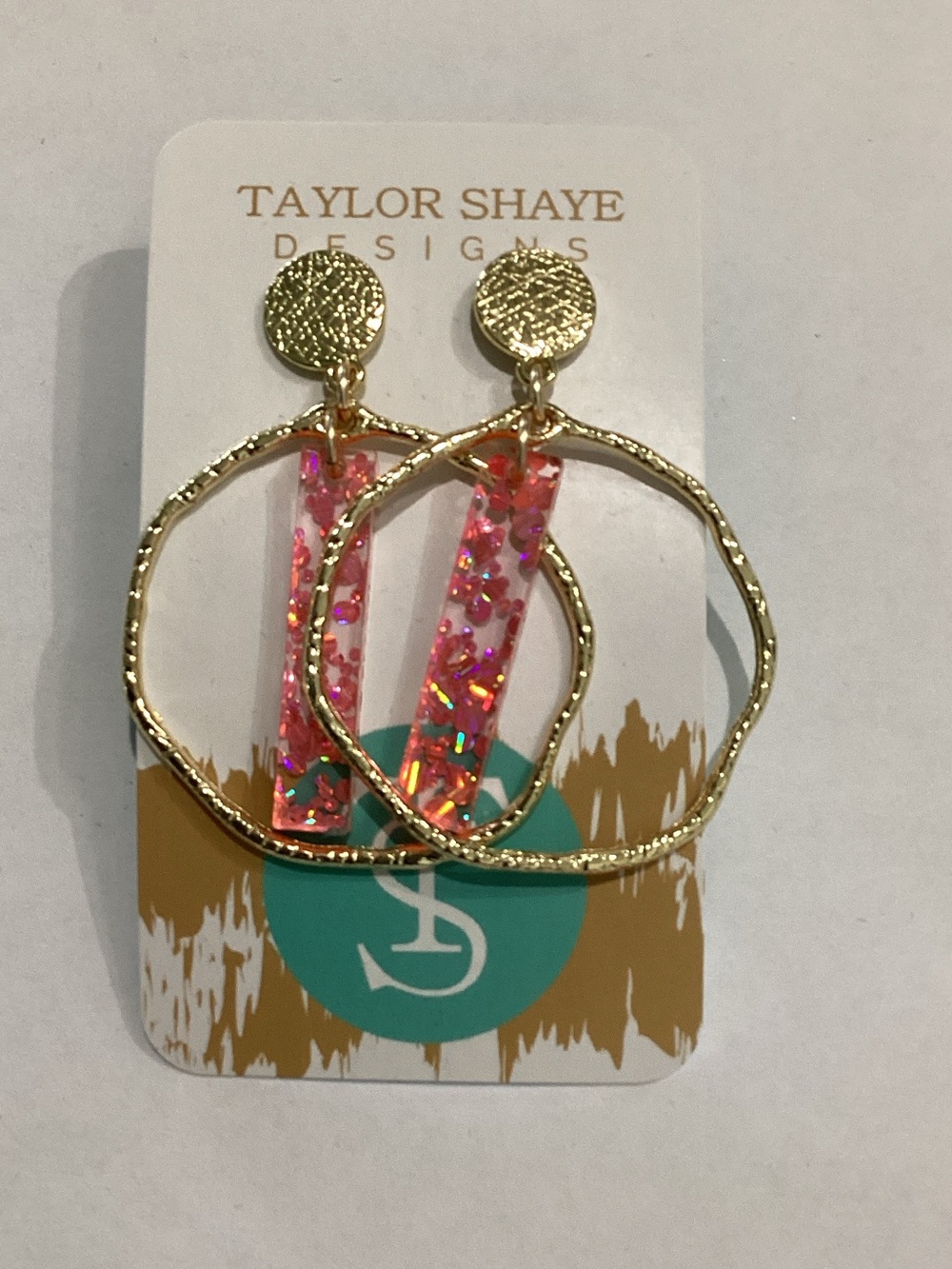 Taylor Shaye‎ Gold Hoop Earrings with Pink Glitter Resin Bars
